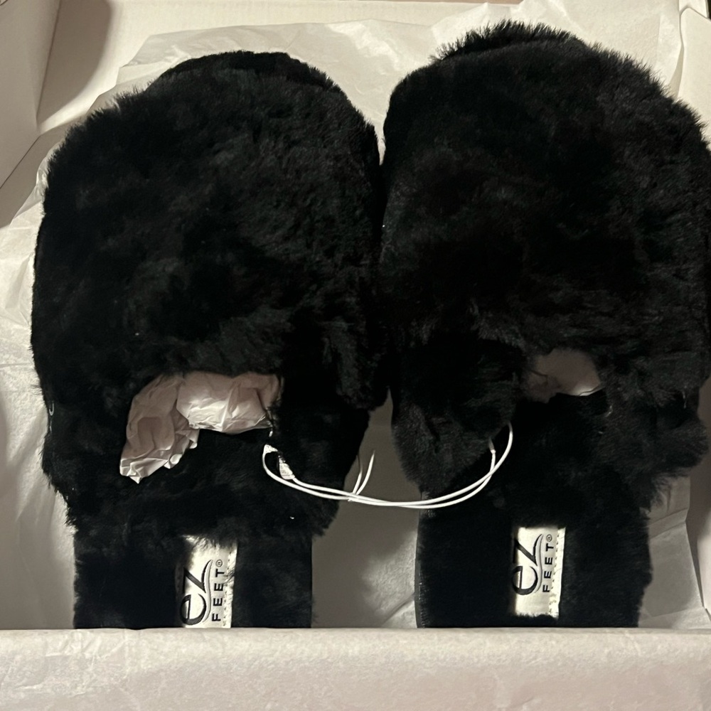 Black Furry Women's Slippers